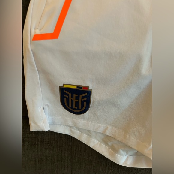 Marathon Authentic Ecuador National Soccer Team White Shorts Men’s Sz: Small - Picture 2 of 5